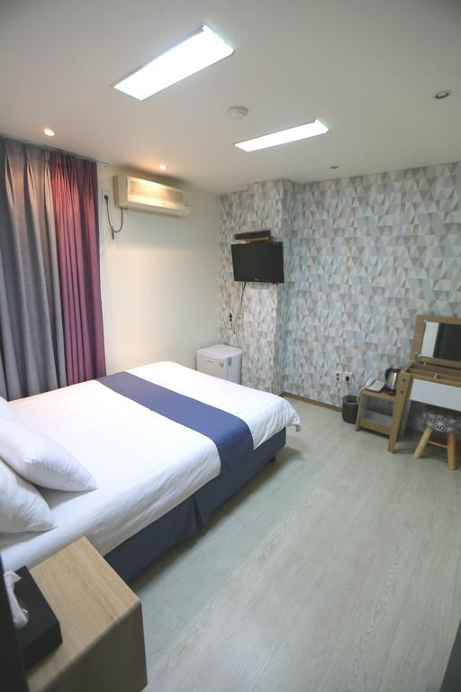 Must Stay Hotel Myeongdong Сеул Экстерьер фото