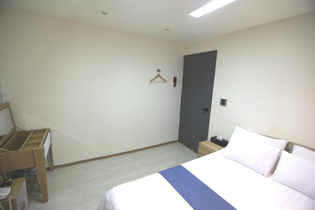 Must Stay Hotel Myeongdong Сеул Экстерьер фото