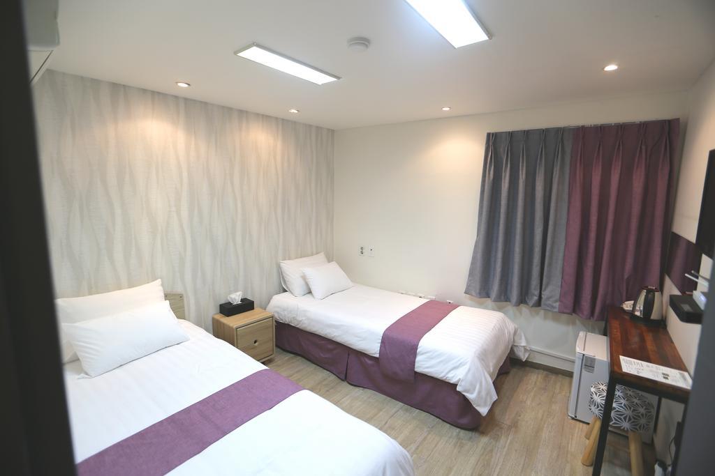 Must Stay Hotel Myeongdong Сеул Экстерьер фото