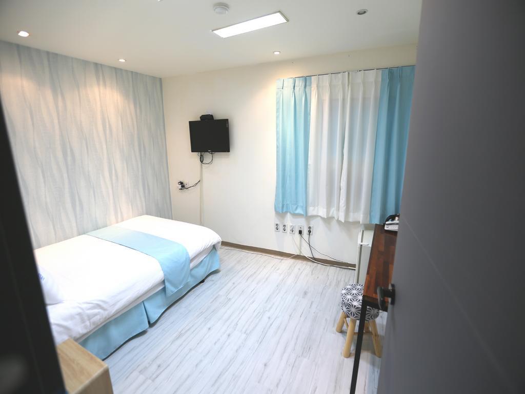 Must Stay Hotel Myeongdong Сеул Экстерьер фото