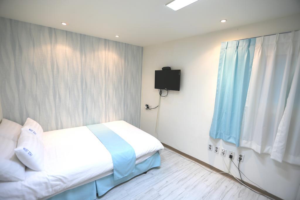 Must Stay Hotel Myeongdong Сеул Экстерьер фото